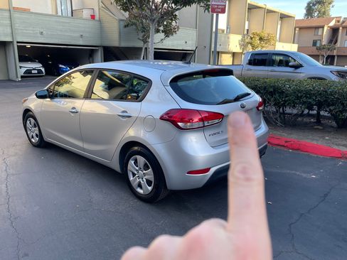 Used 2018 Kia Forte LX image 10