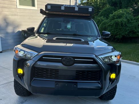 Used 2021 Toyota 4Runner Venture w/ Moonroof Package AWD/4WD image 2