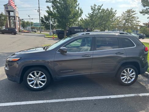 Used 2016 Jeep Cherokee Limited FWD image 14