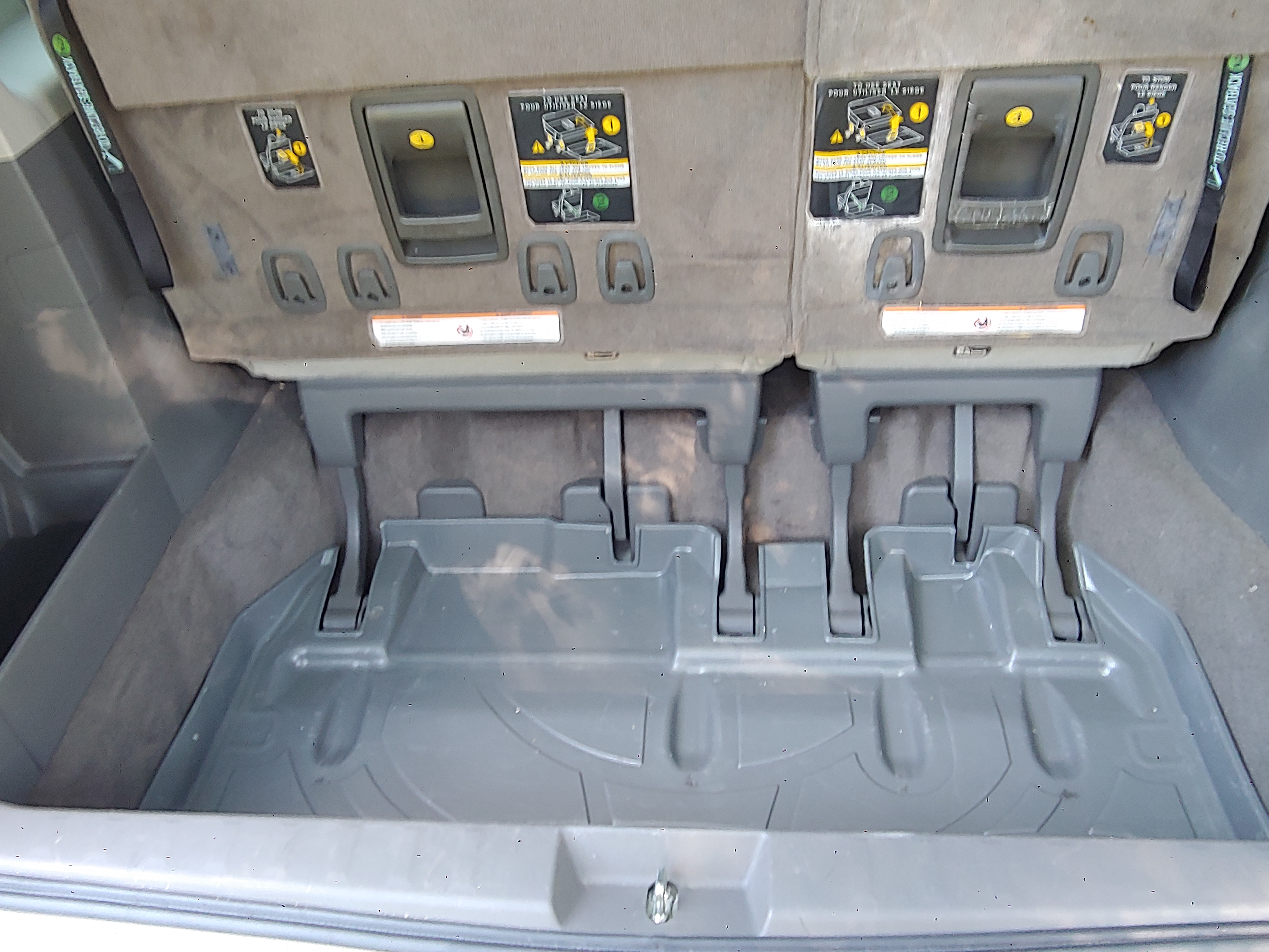 Used 2017 Toyota Sienna L FWD image 27
