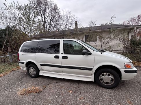 Used 2005 Chevrolet Venture LS w/ Easy Order Package image 2