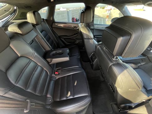 Used 2018 Porsche Macan Turbo image 6