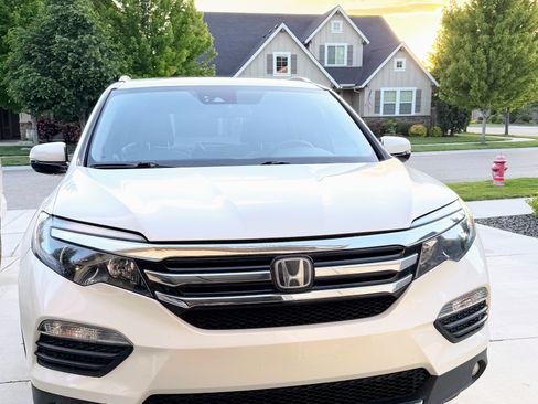 Used 2017 Honda Pilot Elite image 2