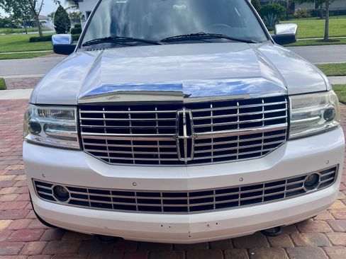 Used 2011 Lincoln Navigator L 4WD image 5