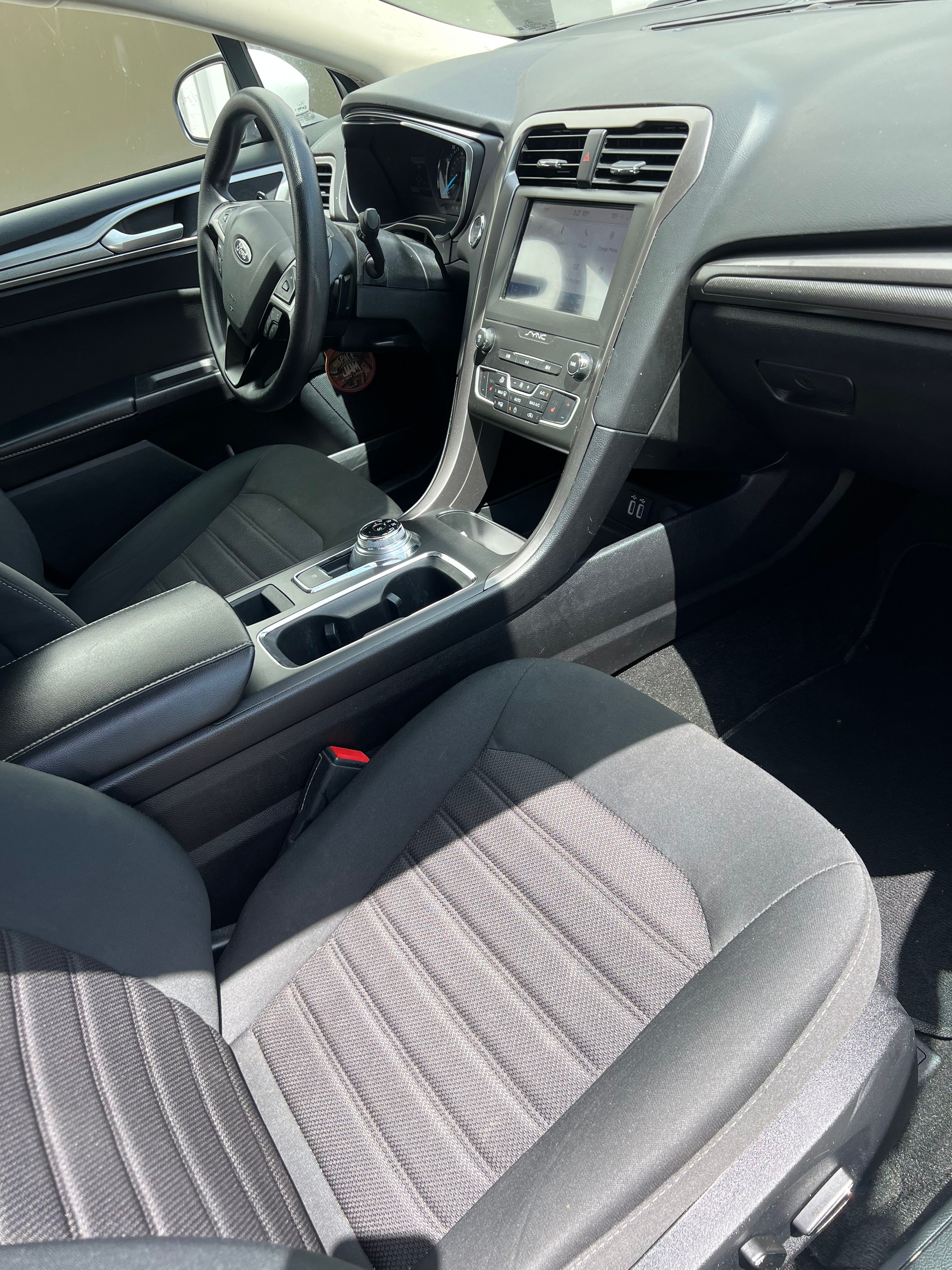Used 2020 Ford Fusion SE image 11