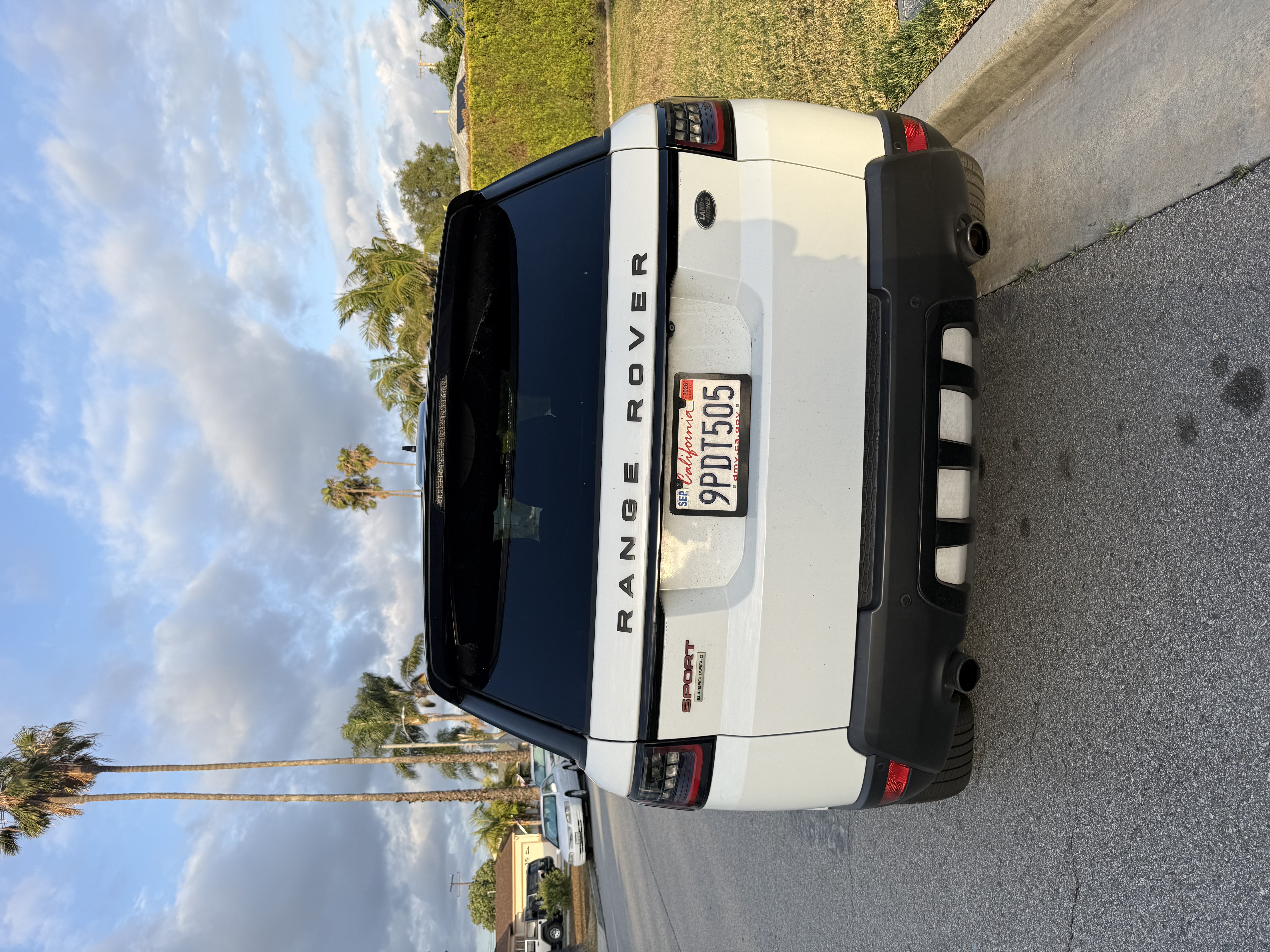 Used 2015 Land Rover Range Rover Sport SE AWD/4WD image 4