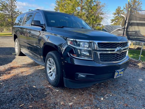 Used 2016 Chevrolet Suburban LT image 2