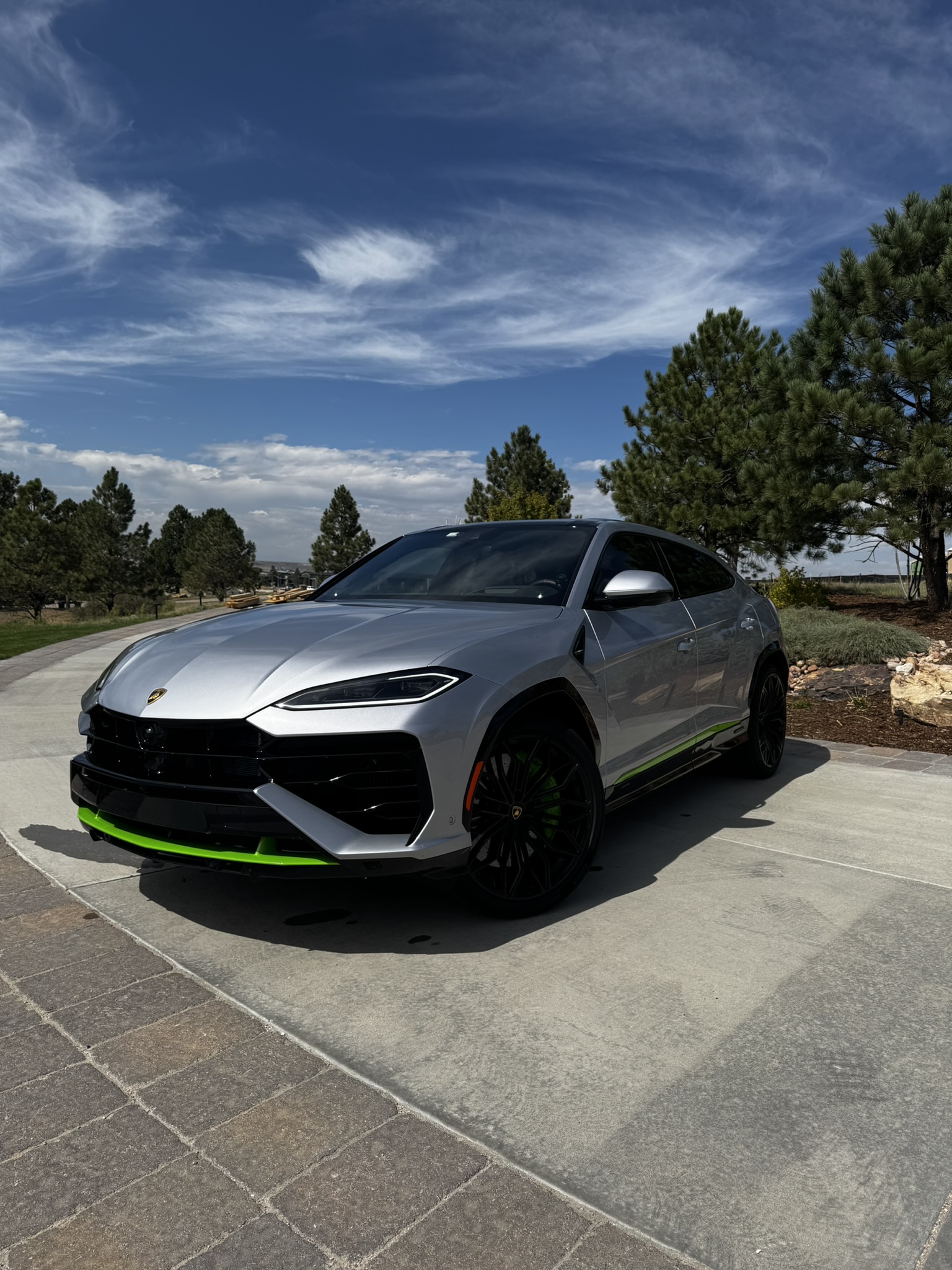 Used 2025 Lamborghini Urus SE AWD/4WD image 1