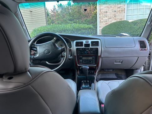 Used 2001 Toyota 4Runner SR5 w/ Sport Pkg RWD image 20
