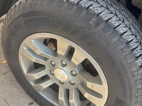 Used 2019 Chevrolet Suburban LT image 12