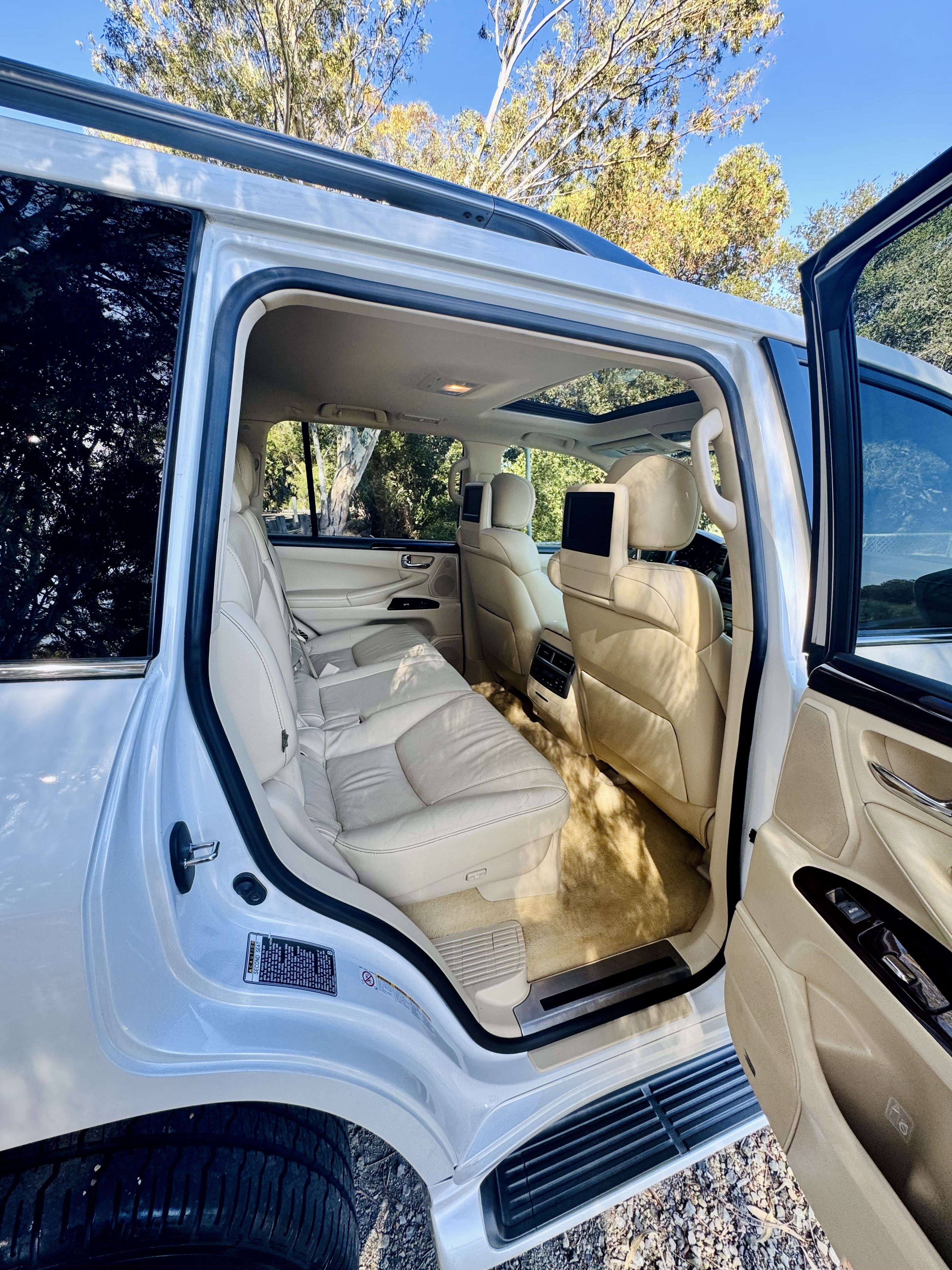 Used 2015 Lexus LX 570 4WD image 19
