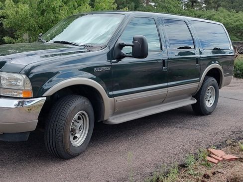 Used 2002 Ford Excursion XLT image 4