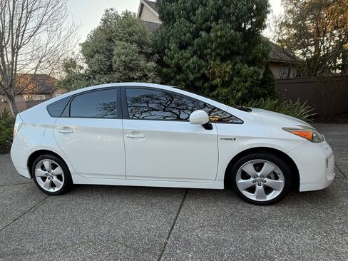 Used 2013 Toyota Prius One image 2