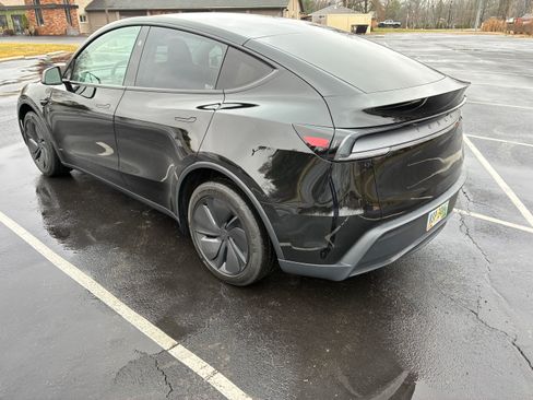 Used 2026 Tesla Model Y Long Range image 9