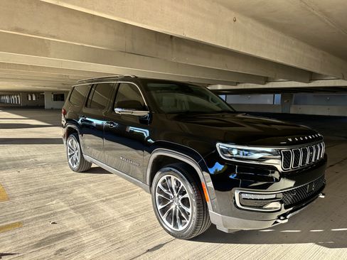 Used 2022 Jeep Wagoneer Series III w/ Premium Group I image 13