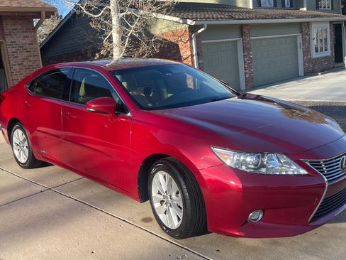 Used 2014 Lexus ES 300h image 2