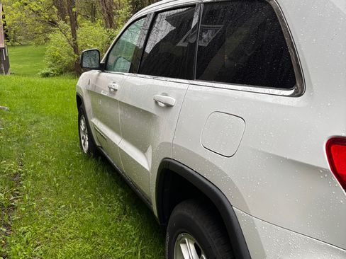 Used 2018 Jeep Grand Cherokee Laredo AWD/4WD image 5