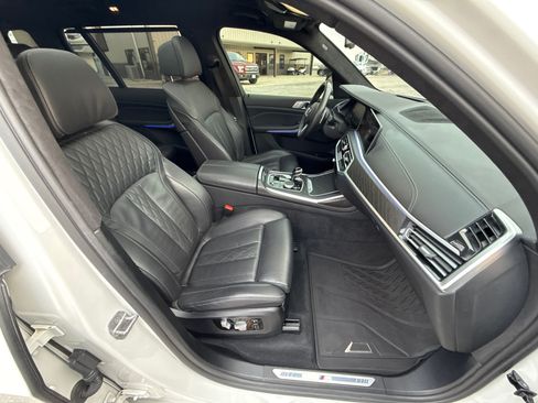 Used 2022 BMW X7 xDrive40i w/ M Sport Package AWD/4WD image 10