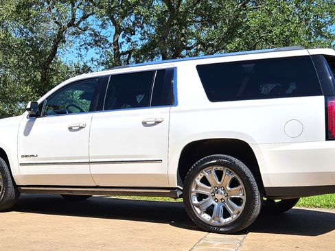 Used 2016 GMC Yukon XL Denali w/ Open Road Package AWD/4WD image 6