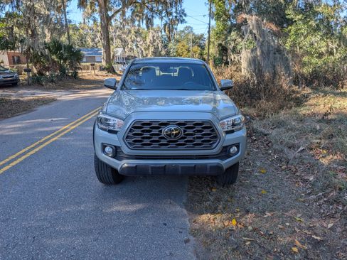 Used 2023 Toyota Tacoma TRD Off-Road image 2
