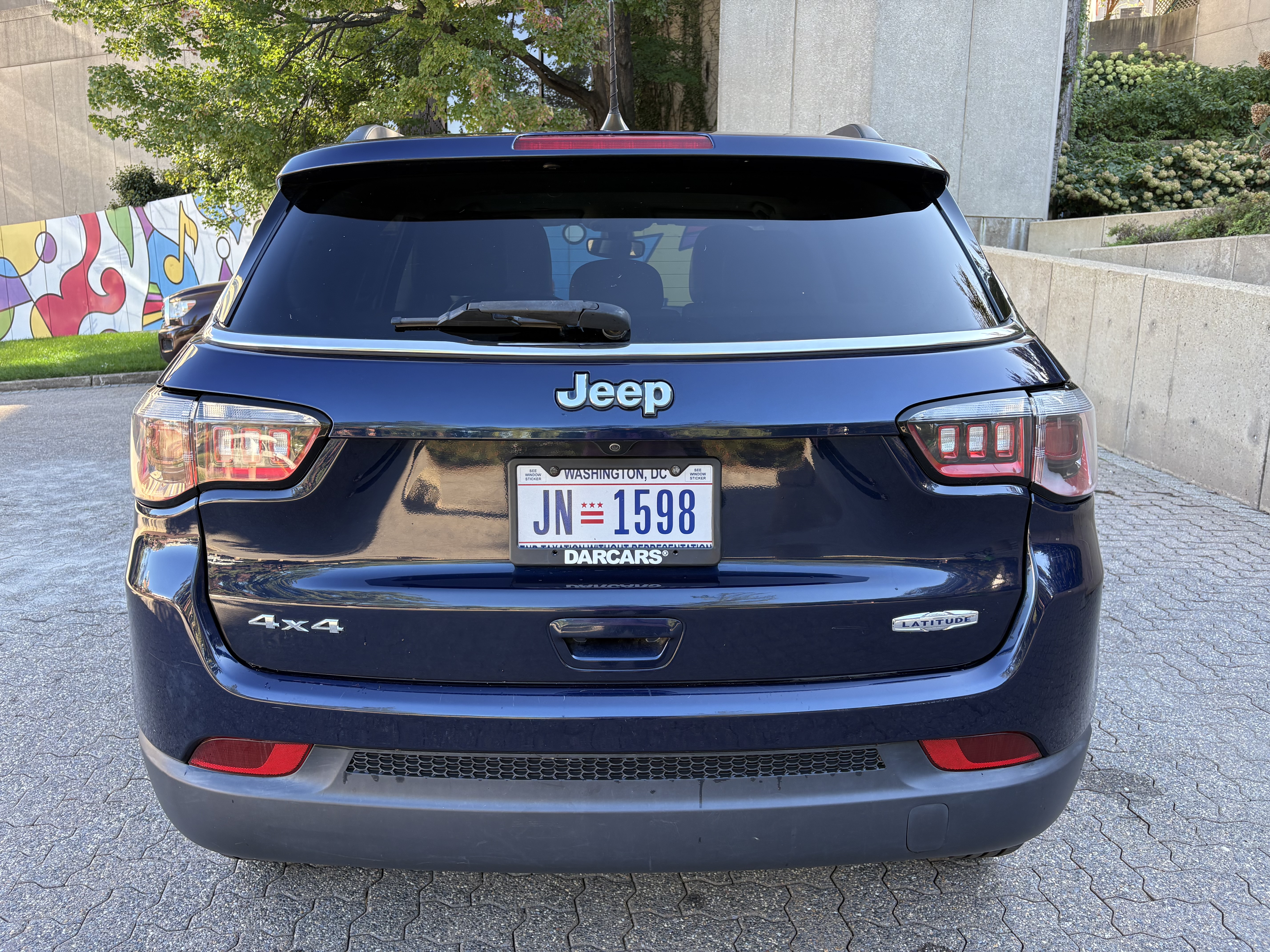 Used 2018 Jeep Compass Latitude w/ Popular Equipment Group AWD/4WD image 2