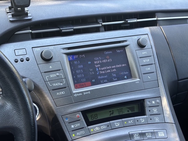 Used 2015 Toyota Prius Persona Series FWD image 10