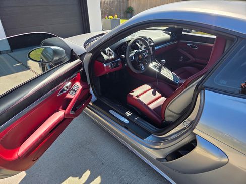 Used 2019 Porsche 718 Cayman image 6