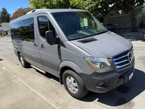 Used 2017 Mercedes-Benz Sprinter 2500 image 2