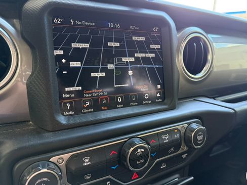 Used 2021 Jeep Wrangler Unlimited Sahara image 12