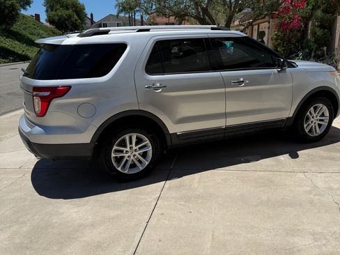 Used 2013 Ford Explorer XLT FWD image 1