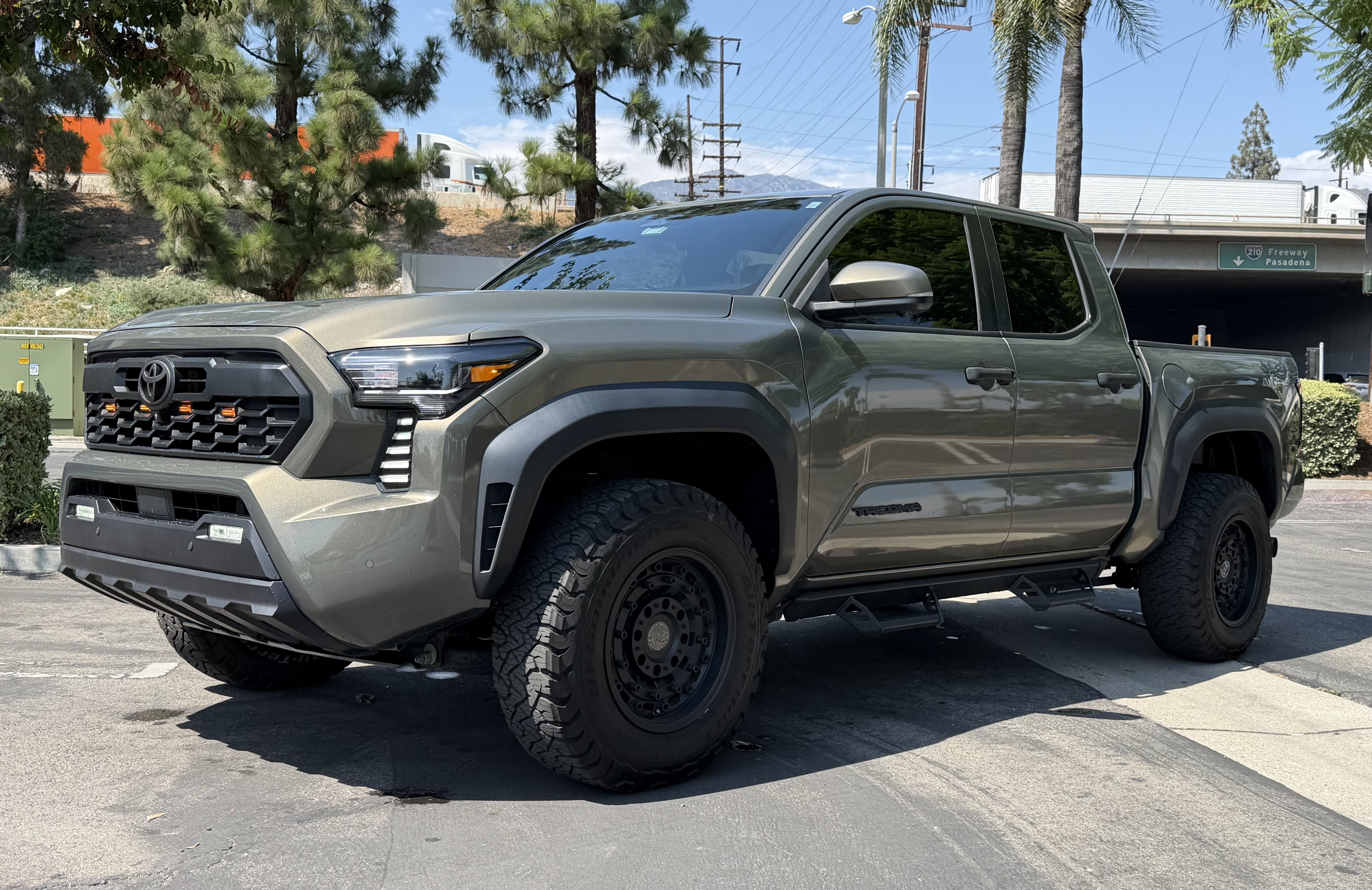 Used 2024 Toyota Tacoma TRD Off-Road w/ TRD Off Road Premium Package AWD/4WD image 14