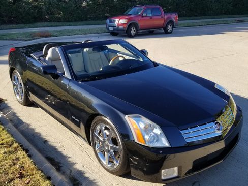 Used 2006 Cadillac XLR image 4