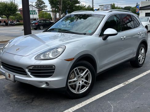 Used 2011 Porsche Cayenne S AWD/4WD image 5
