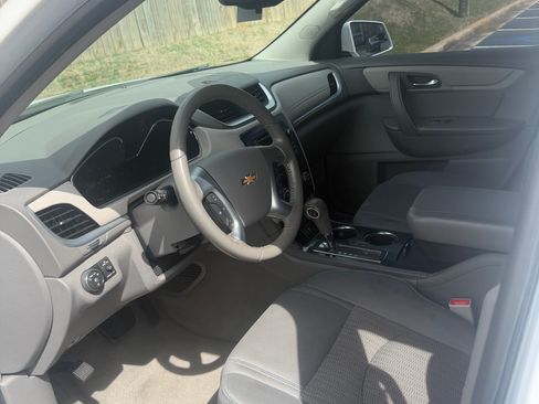 Used 2016 Chevrolet Traverse LT w/ Style and Technology Package image 9