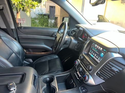 Used 2018 Chevrolet Suburban LT w/ Luxury Package image 13