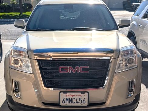 Used 2010 GMC Terrain SLT image 2
