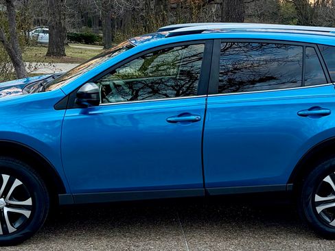 Used 2017 Toyota RAV4 LE image 17