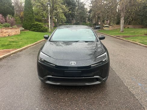 Used 2024 Toyota Prius LE AWD/4WD image 4