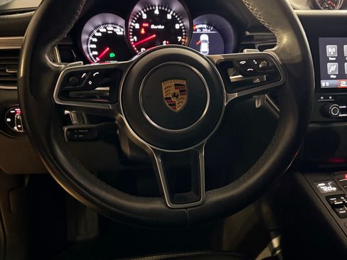 Used 2018 Porsche Macan Turbo image 19