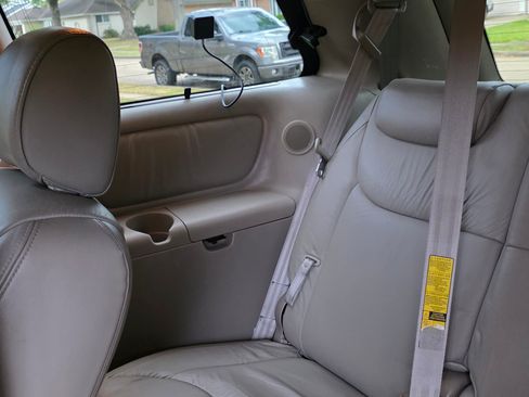 Used 2004 Toyota Sienna XLE Limited image 15