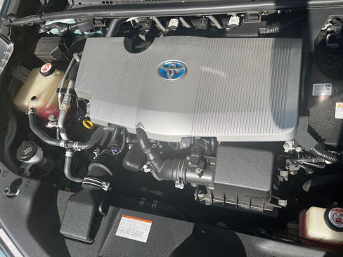 Used 2018 Toyota Prius Four Touring image 12