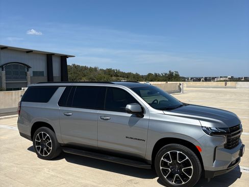 Used 2023 Chevrolet Suburban RST w/ Sport Performance Package AWD/4WD image 2