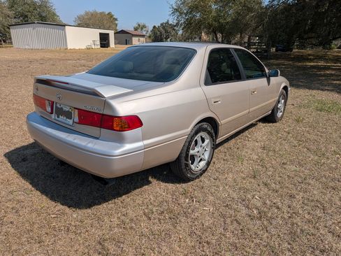 Used 2001 Toyota Camry LE image 9