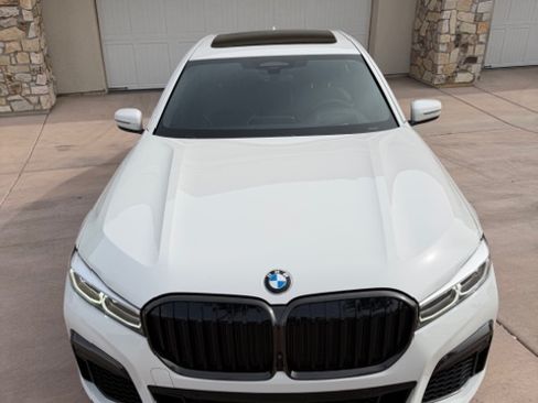 Used 2022 BMW 750i xDrive w/ Luxury Rear Seating Package image 4
