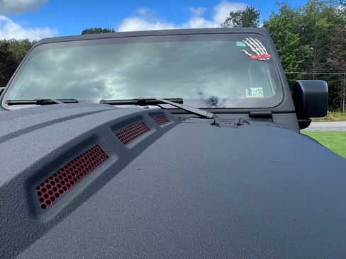 Used 2020 Jeep Wrangler Unlimited Sahara w/ Uconnect 4C Nav & Sound Group image 19