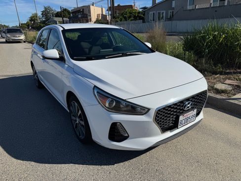 Used 2018 Hyundai Elantra GT FWD image 1