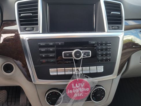 Used 2012 Mercedes-Benz ML 350 BlueTEC 4MATIC image 10