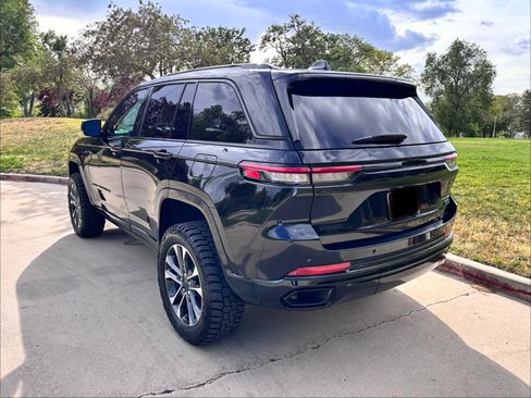 Used 2023 Jeep Grand Cherokee Overland AWD/4WD image 10