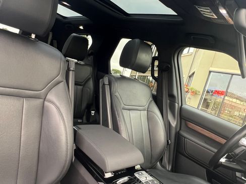 Used 2020 Land Rover Discovery HSE image 14