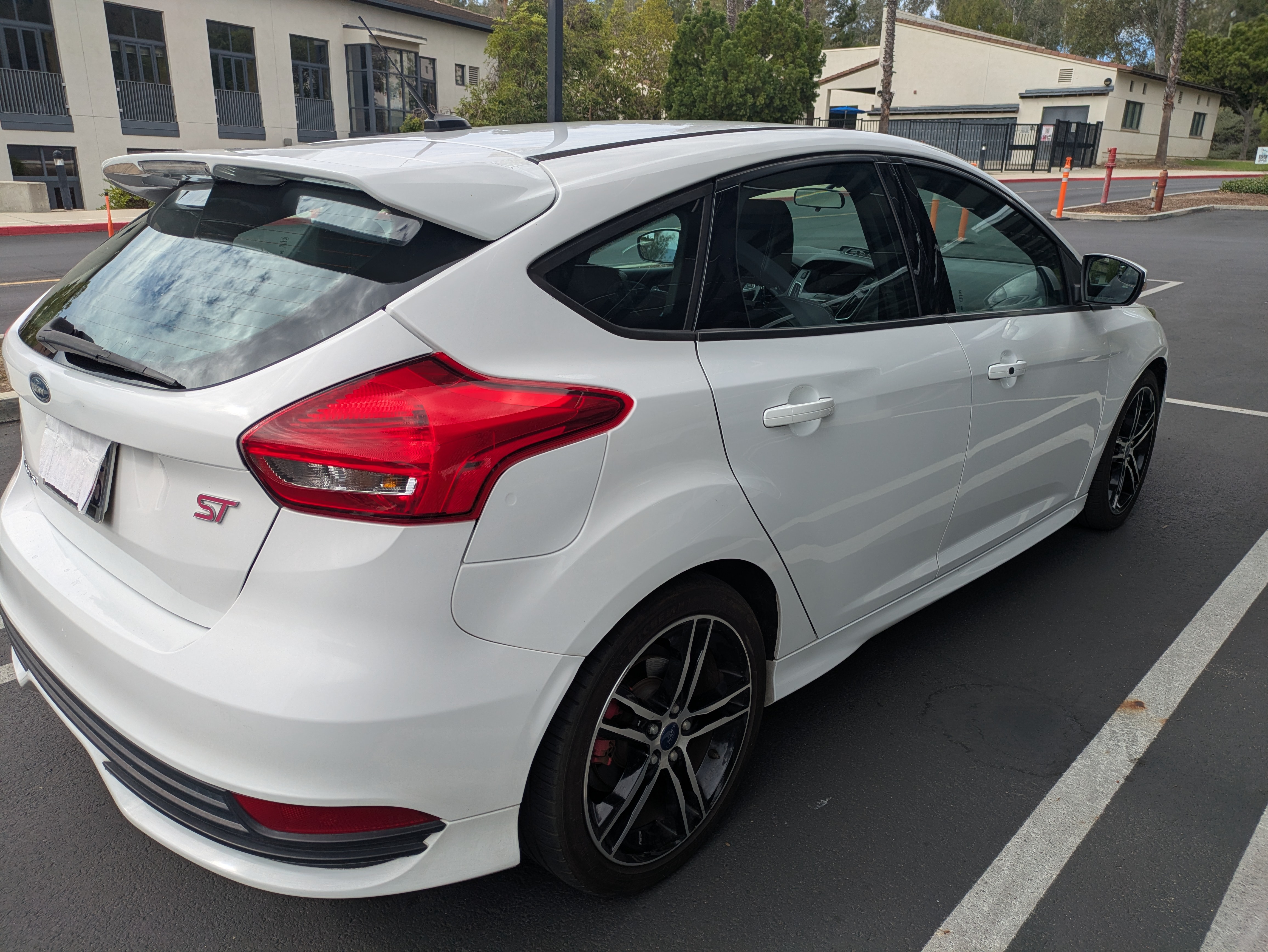 Used 2017 Ford Focus ST w/ Equipment Group 401A FWD image 4